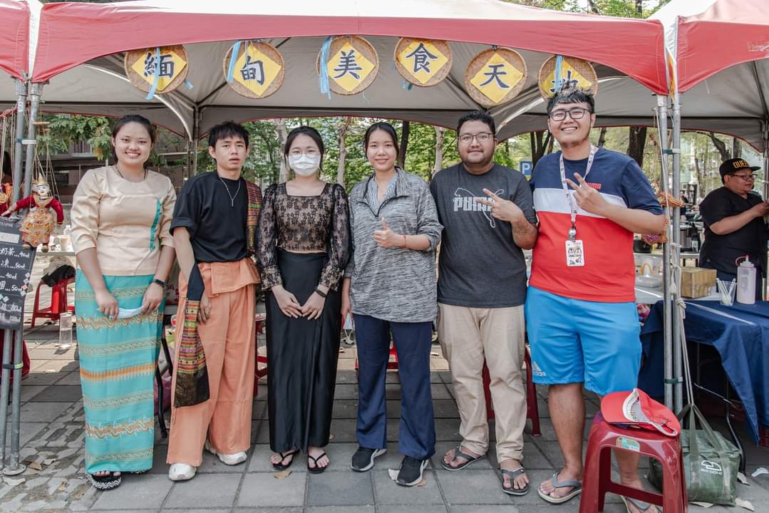 台灣提供獎助學金及工讀機會，讓學生能有一個安心學習的機會