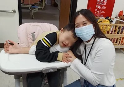 元智寰宇團隊為罕見病童築起藝術城堡