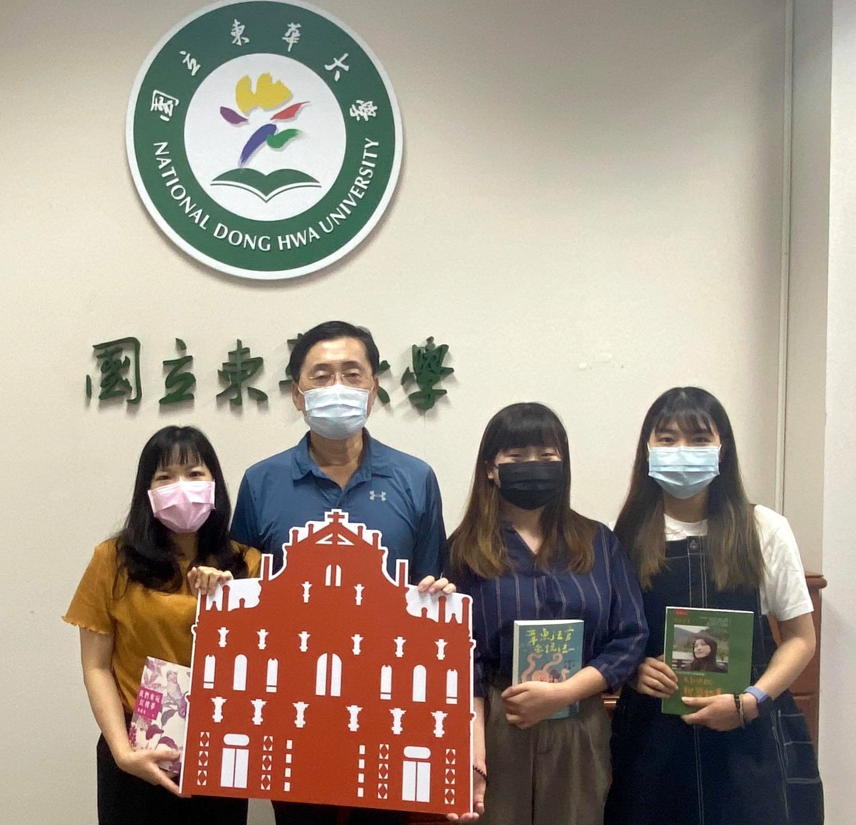 東華大學澳門校友會認養路燈回饋母校栽培