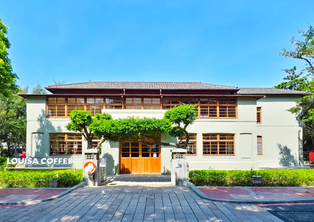 「360藝文空間」校內超美路易莎咖啡廳